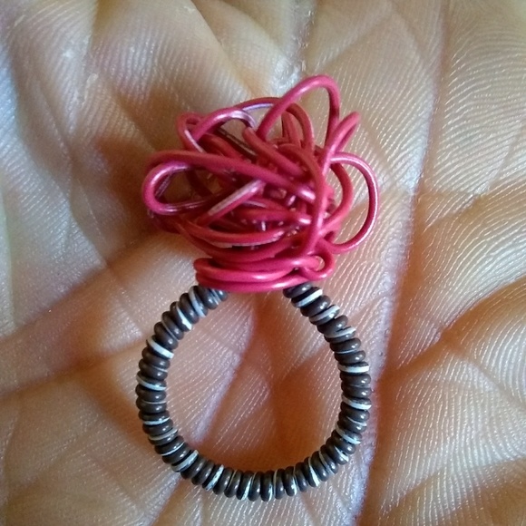 Red Top Ring - Picture 2 of 4